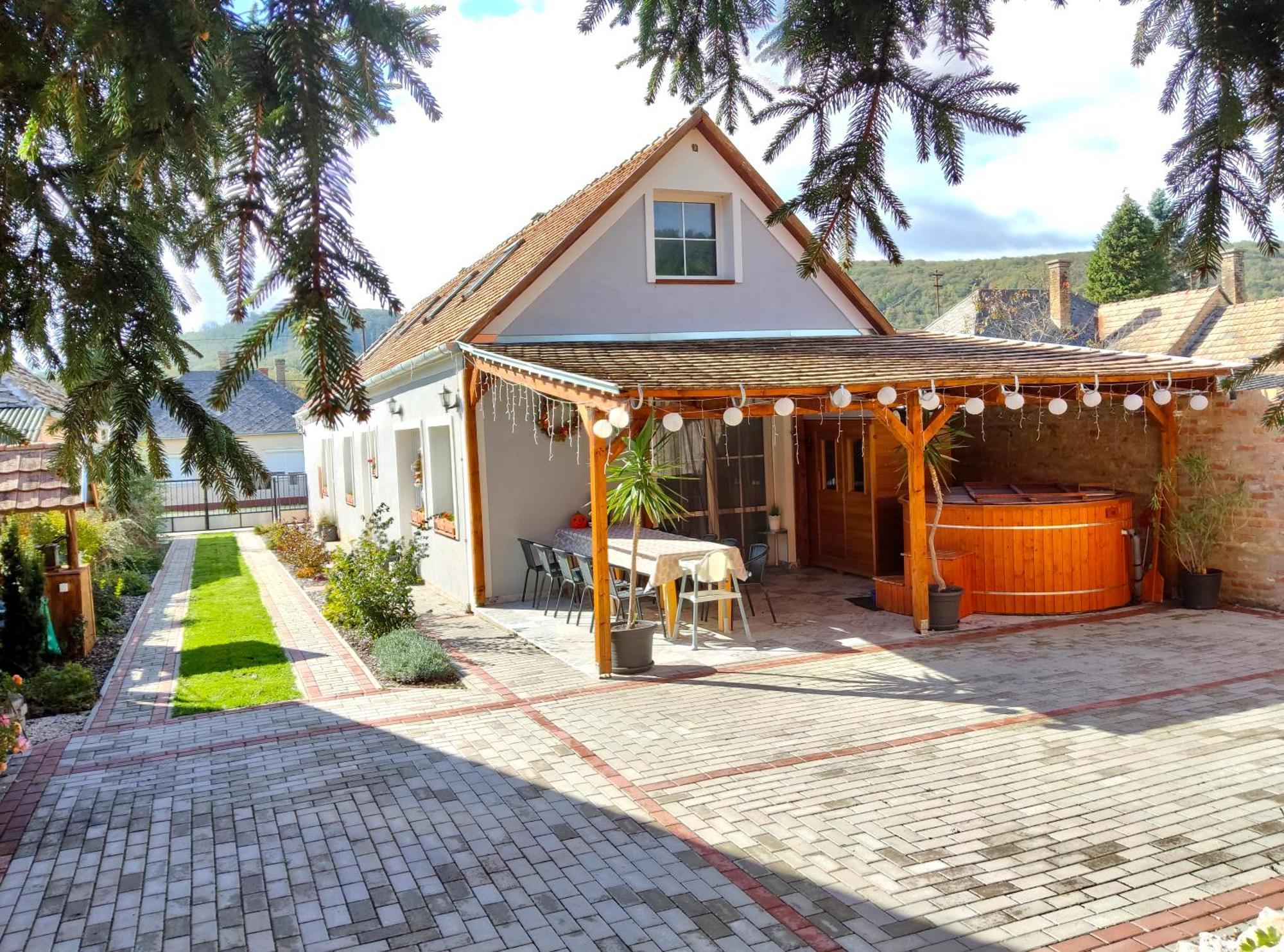 Borostyankut Wellness Home Баконьбийл Екстер'єр фото